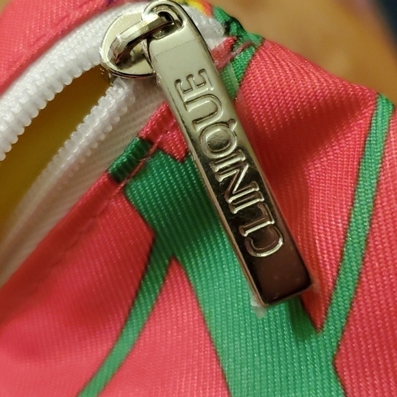 Clinique x Donald Cosmetic Bag NWOT - Picture 5 of 5